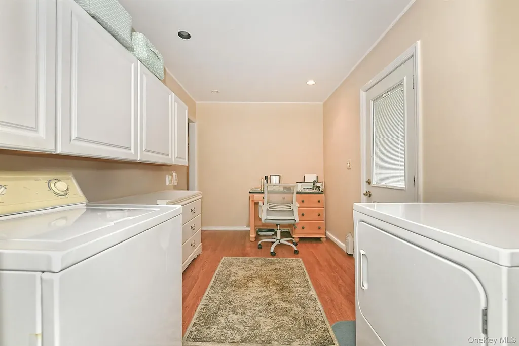38 Moss Lane Levittown NY 11756