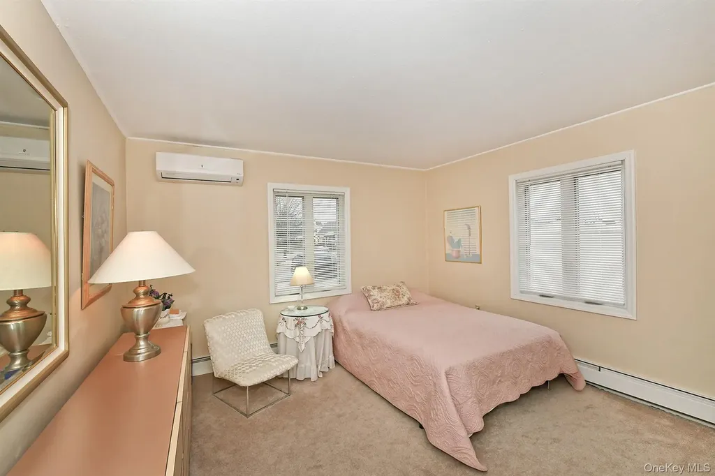 38 Moss Lane Levittown NY 11756