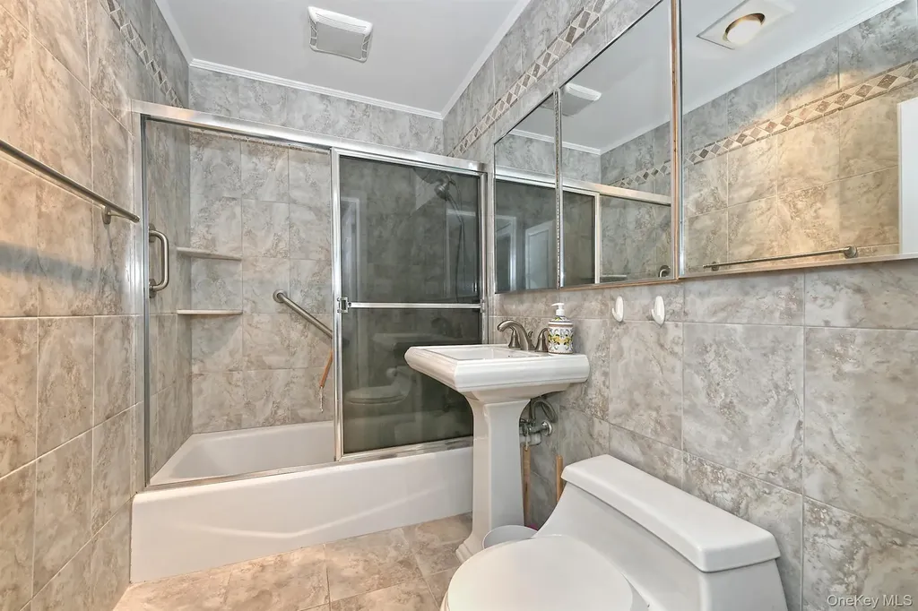 38 Moss Lane Levittown NY 11756