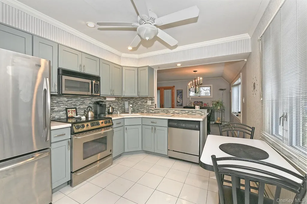 38 Moss Lane Levittown NY 11756
