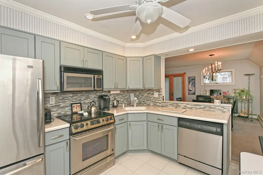 38 Moss Lane Levittown NY 11756