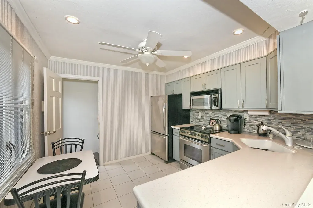 38 Moss Lane Levittown NY 11756