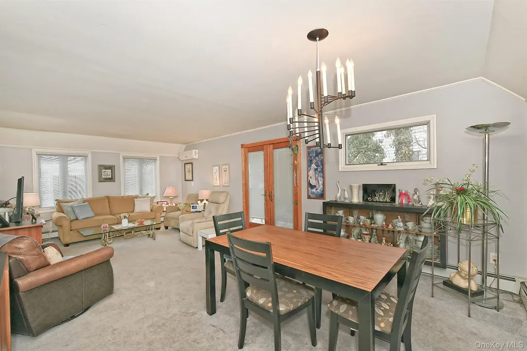 38 Moss Lane Levittown NY 11756