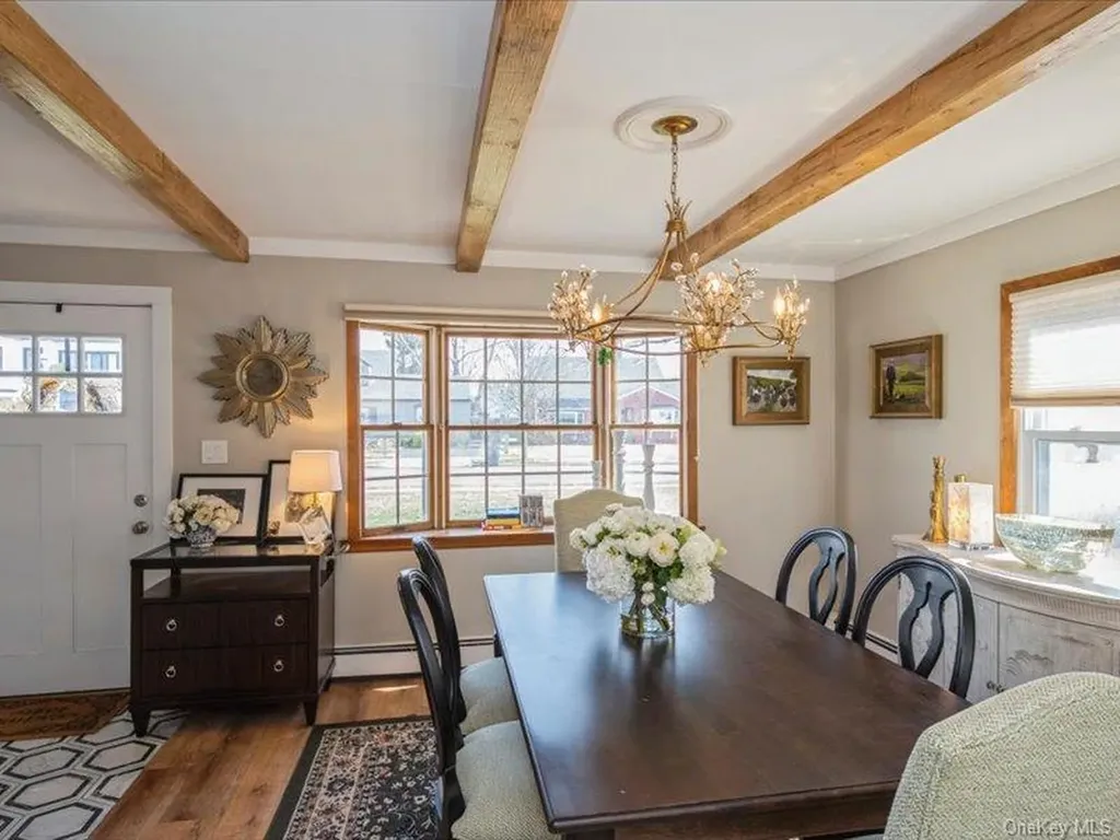 8 Crabtree Lane Levittown NY 11756
