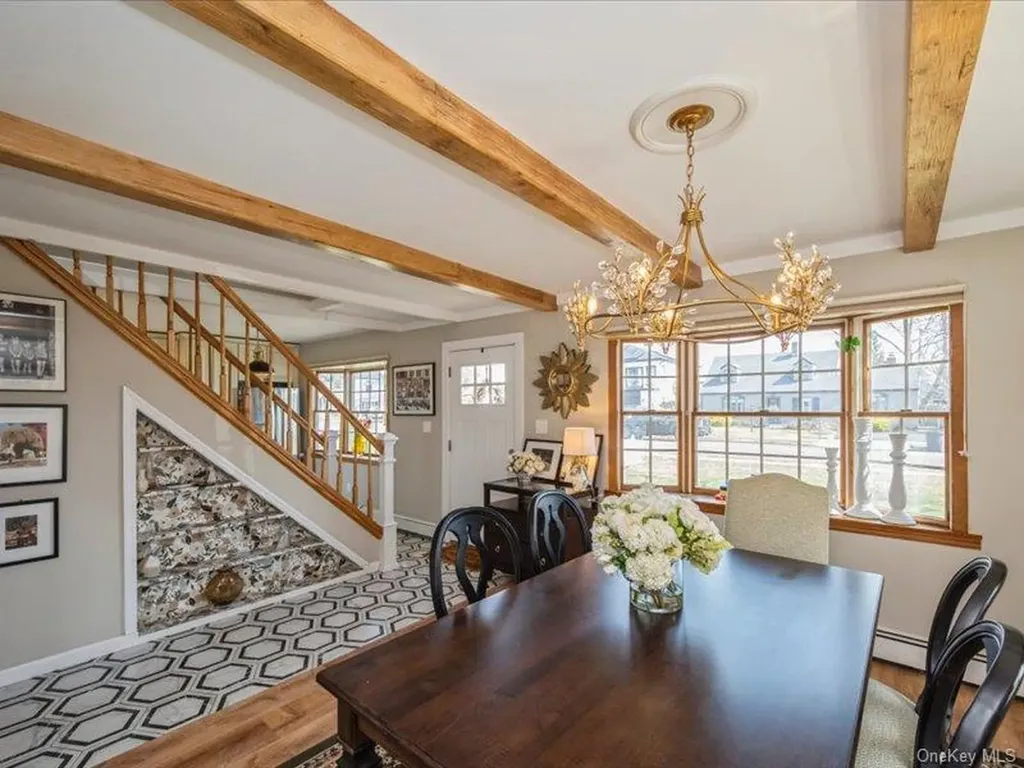 8 Crabtree Lane Levittown NY 11756