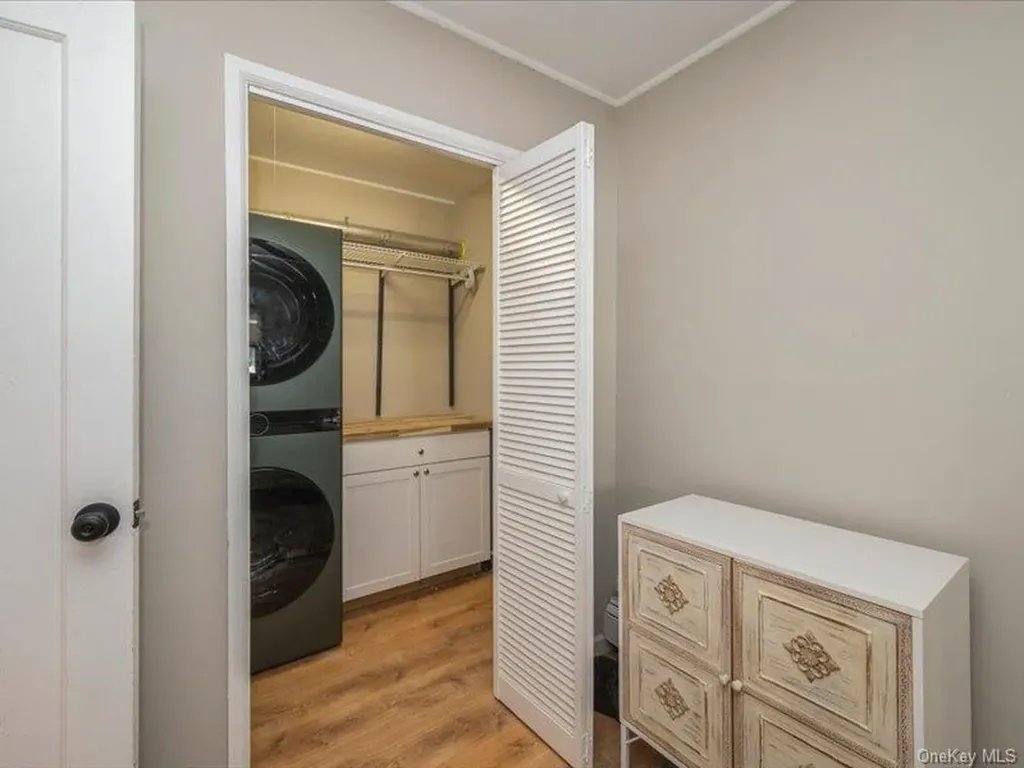 8 Crabtree Lane Levittown NY 11756