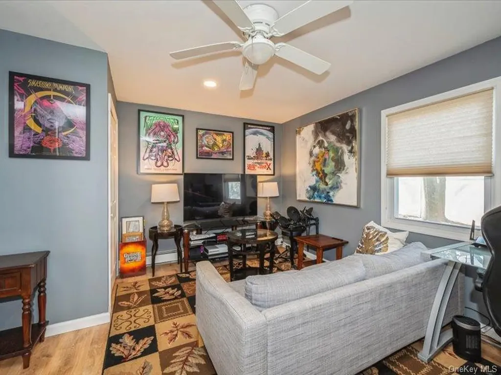 8 Crabtree Lane Levittown NY 11756