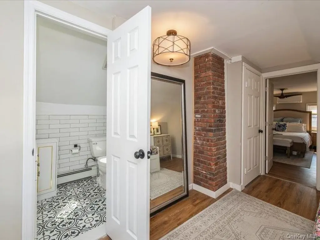 8 Crabtree Lane Levittown NY 11756