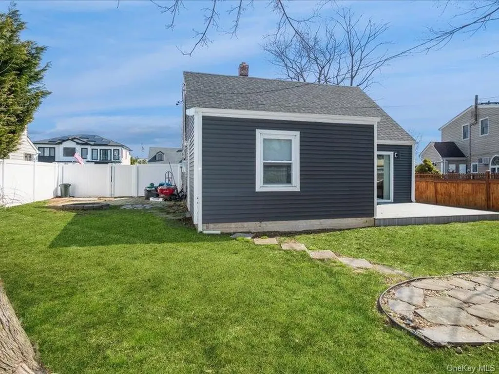 8 Crabtree Lane Levittown NY 11756