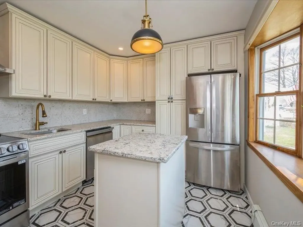 8 Crabtree Lane Levittown NY 11756