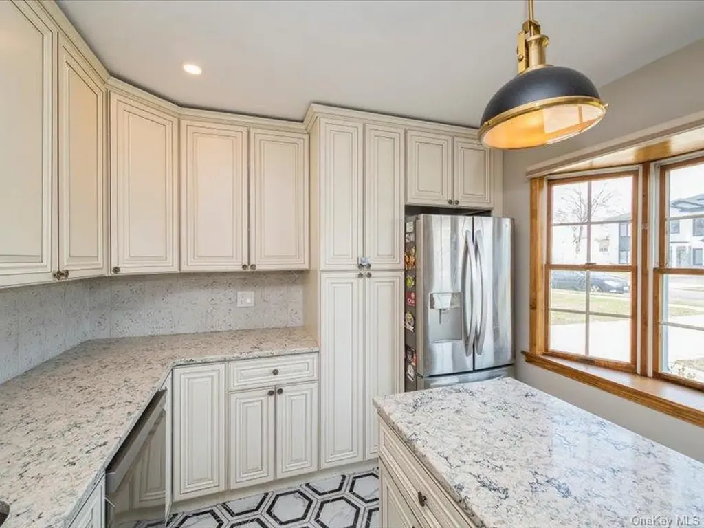 8 Crabtree Lane Levittown NY 11756