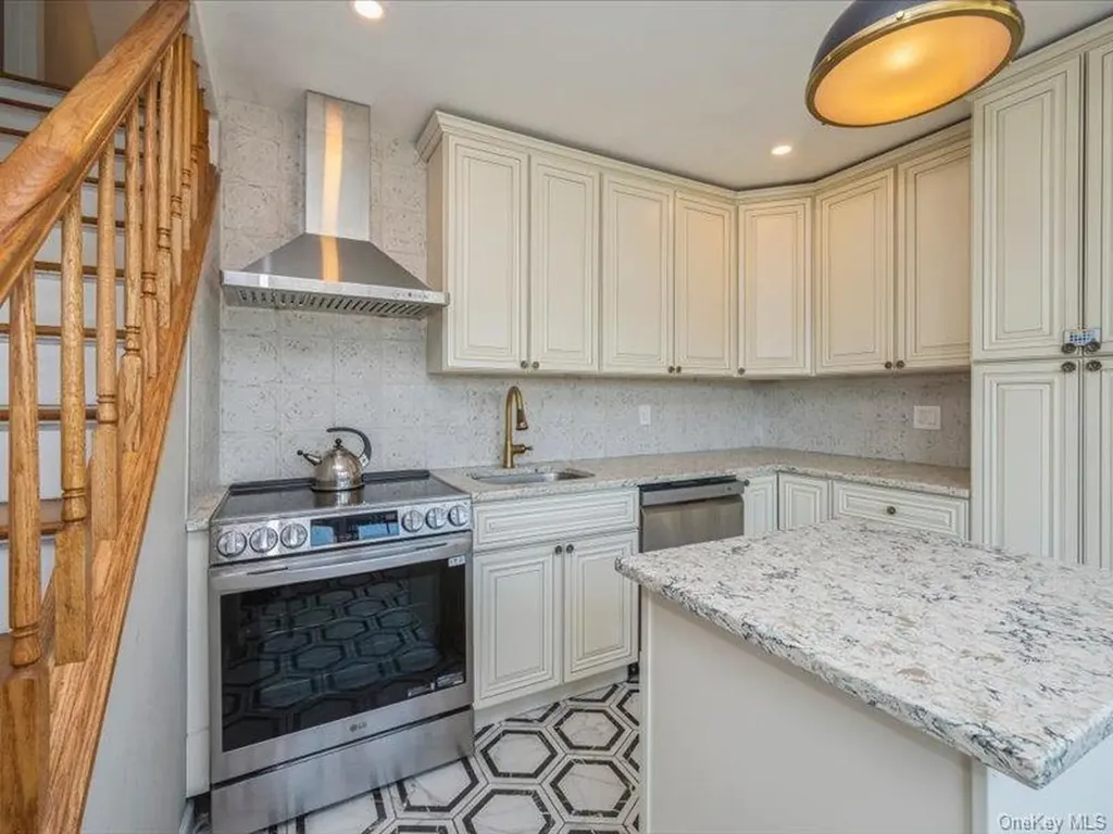 8 Crabtree Lane Levittown NY 11756