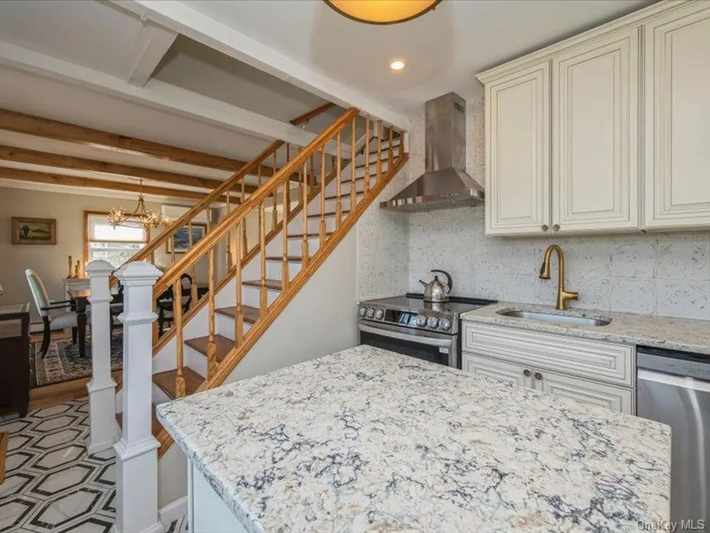 8 Crabtree Lane Levittown NY 11756
