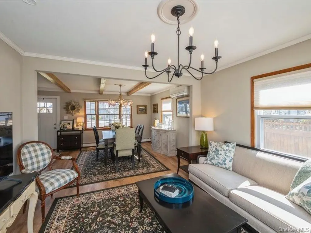 8 Crabtree Lane Levittown NY 11756