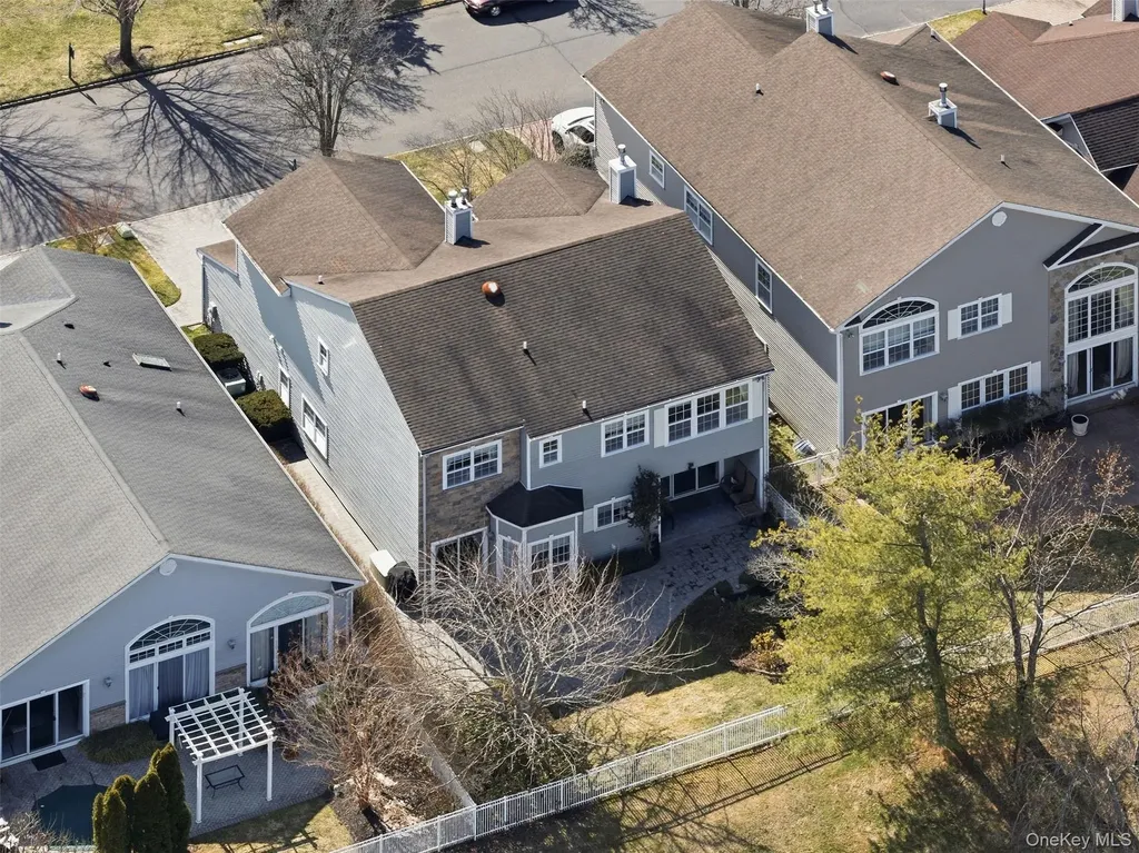 171 Hamlet Drive Mount Sinai NY 11766