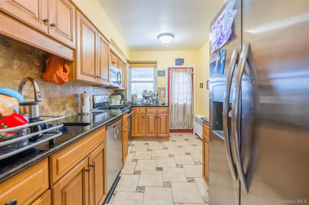 3214 Rawlins Avenue Bronx NY 10465