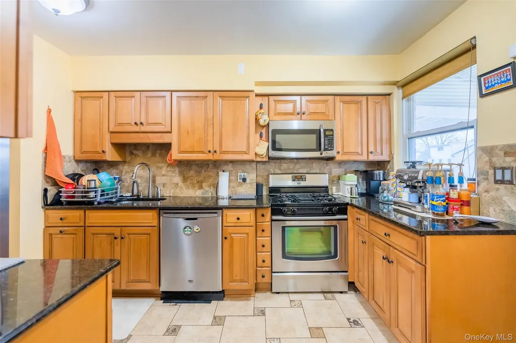 3214 Rawlins Avenue Bronx NY 10465
