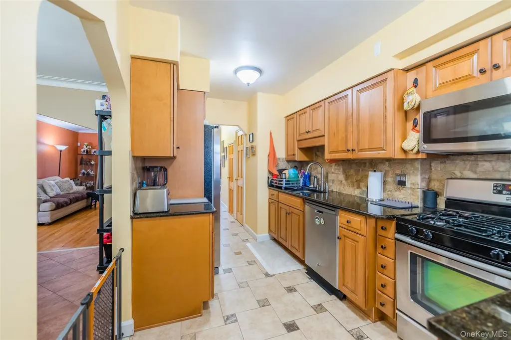 3214 Rawlins Avenue Bronx NY 10465