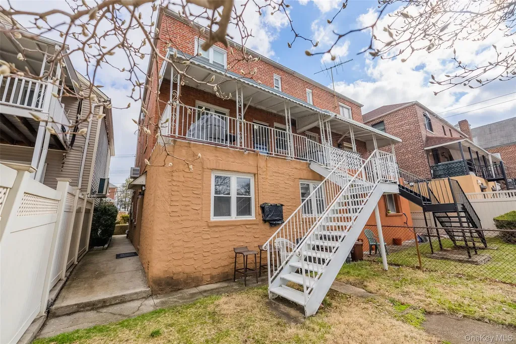 3214 Rawlins Avenue Bronx NY 10465