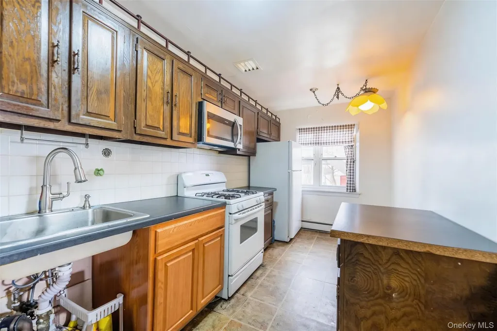 3214 Rawlins Avenue Bronx NY 10465