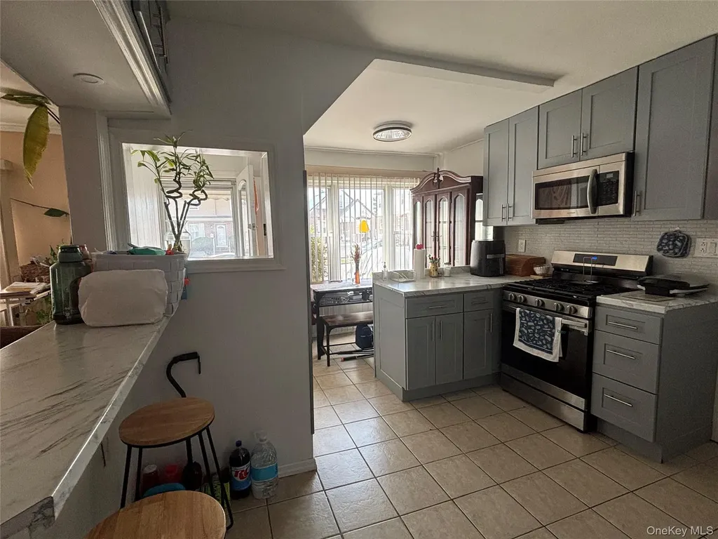 7 Catherine Court Elmont NY 11003