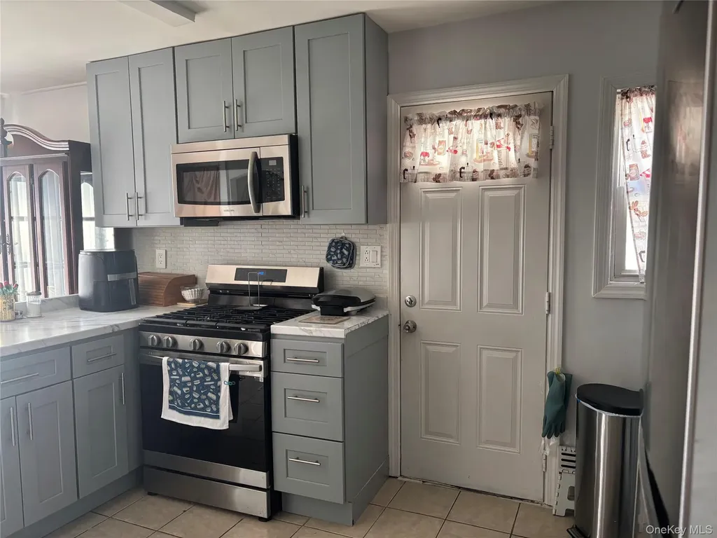 7 Catherine Court Elmont NY 11003