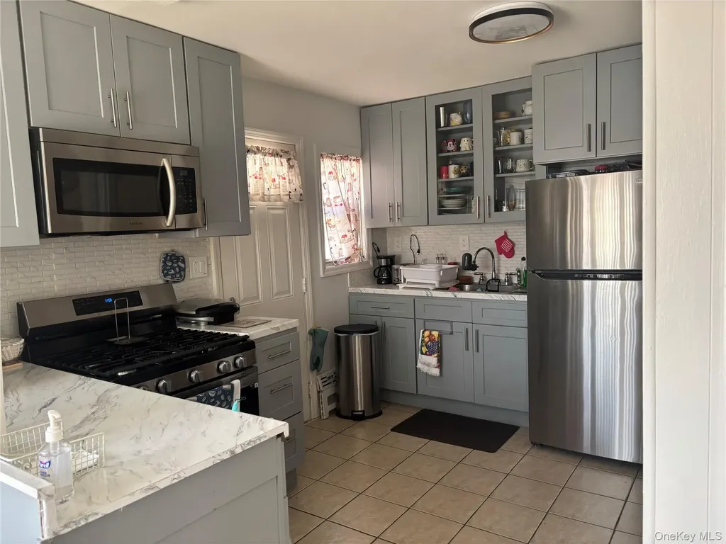 7 Catherine Court Elmont NY 11003
