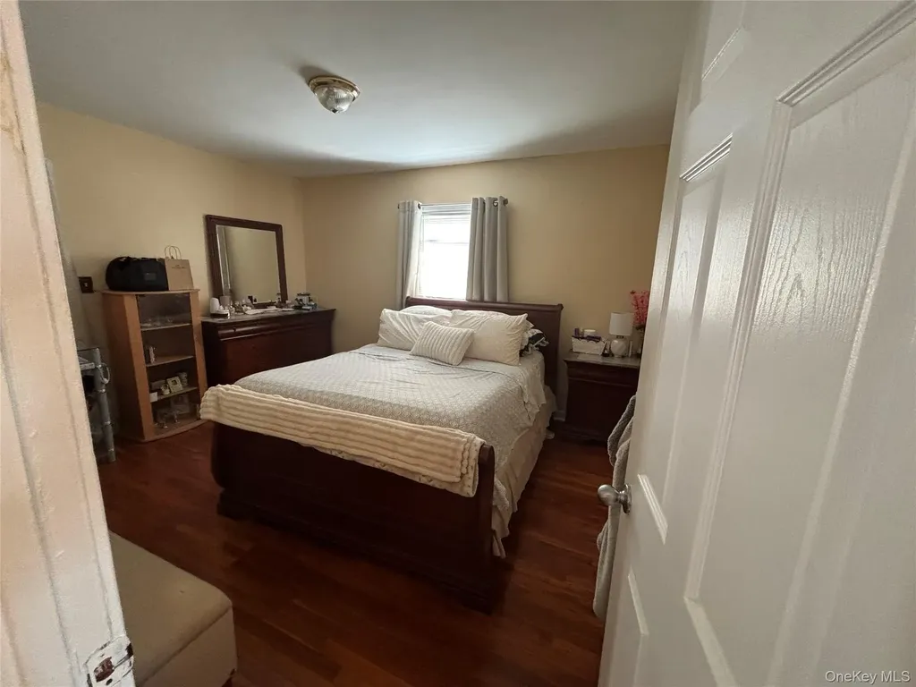 7 Catherine Court Elmont NY 11003