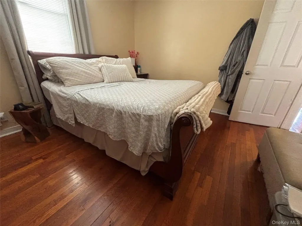 7 Catherine Court Elmont NY 11003