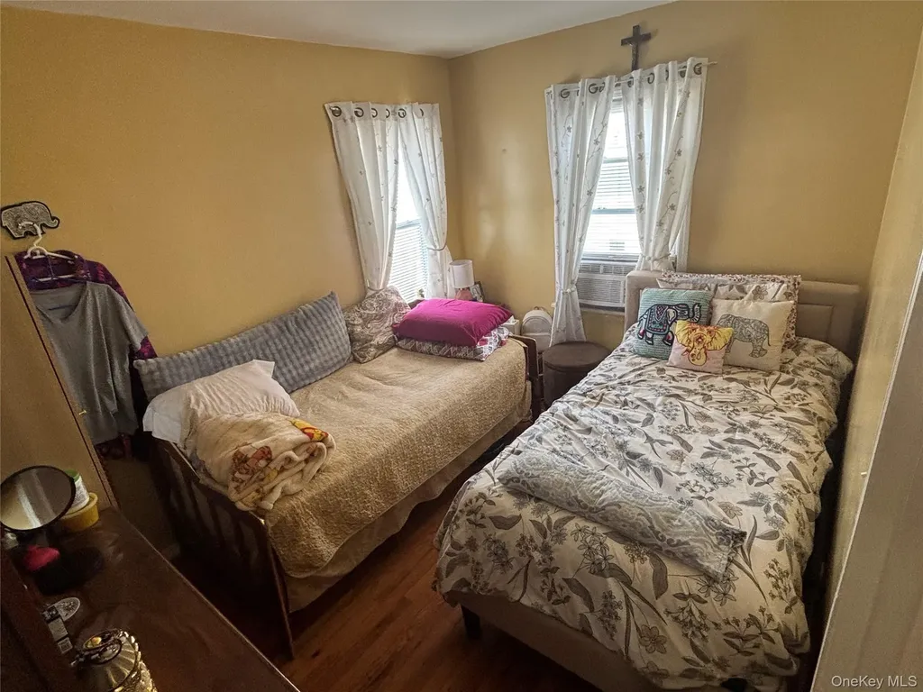 7 Catherine Court Elmont NY 11003