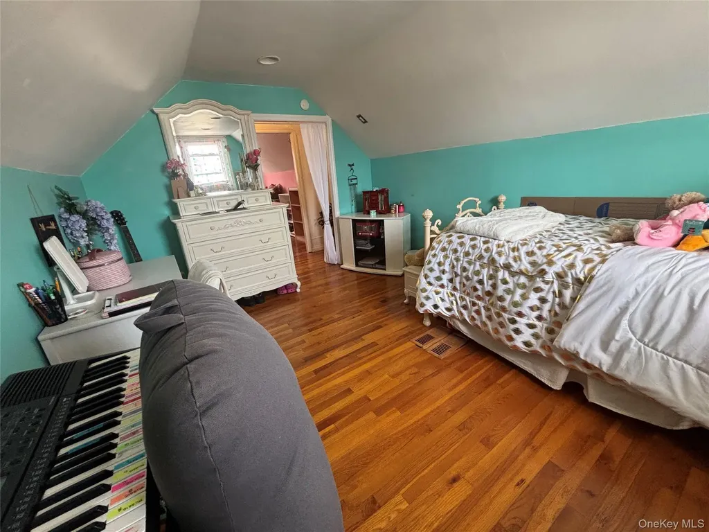 7 Catherine Court Elmont NY 11003