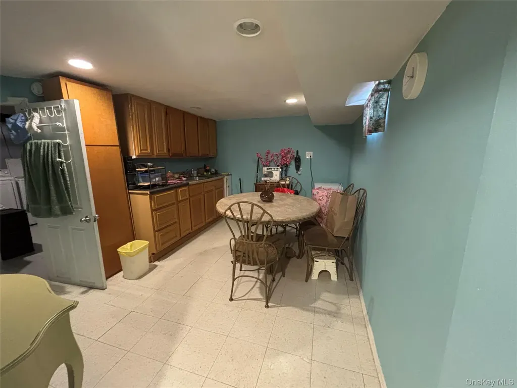 7 Catherine Court Elmont NY 11003