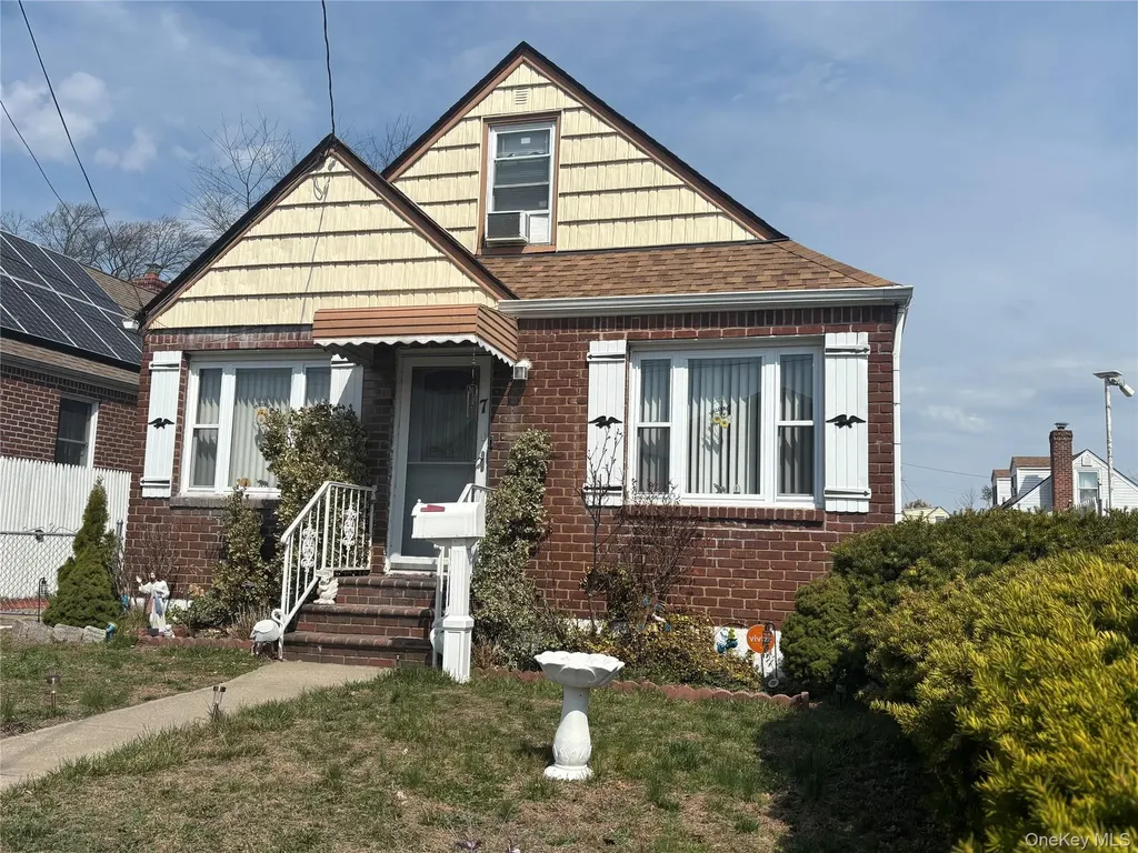 7 Catherine Court Elmont NY 11003
