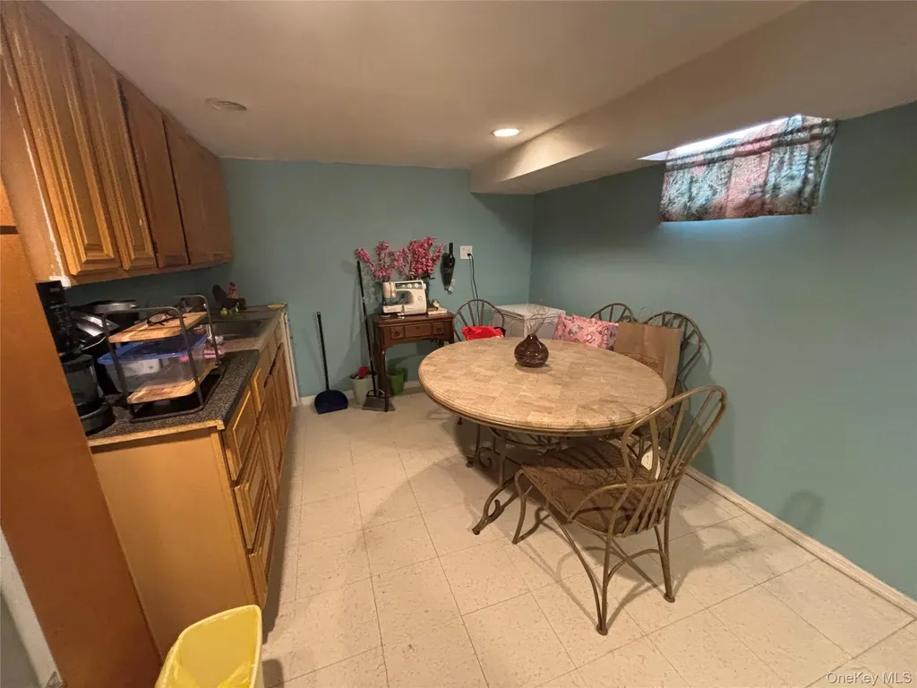 7 Catherine Court Elmont NY 11003