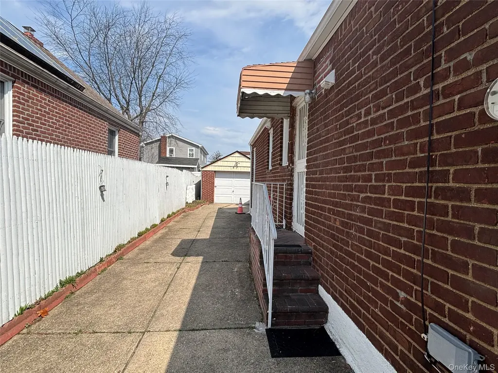 7 Catherine Court Elmont NY 11003