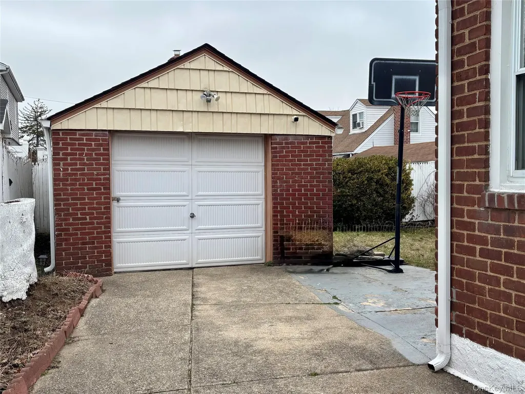 7 Catherine Court Elmont NY 11003