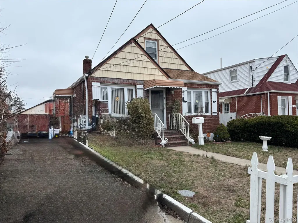 7 Catherine Court Elmont NY 11003