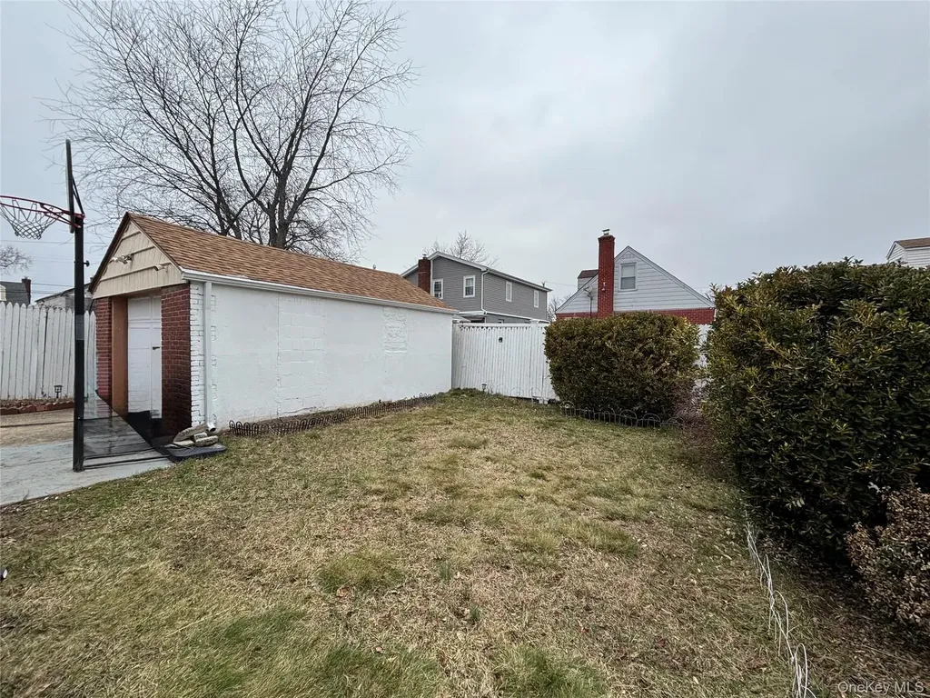 7 Catherine Court Elmont NY 11003