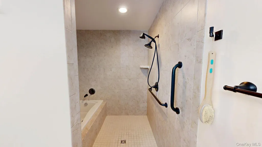1109 Round Pointe Drive Haverstraw NY 10927