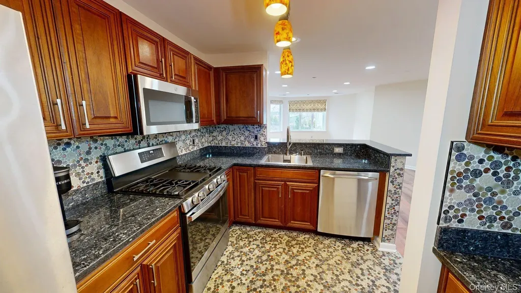 1109 Round Pointe Drive Haverstraw NY 10927