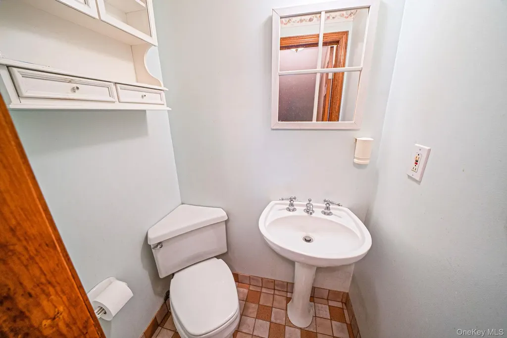 90 Haven Lane Levittown NY 11756