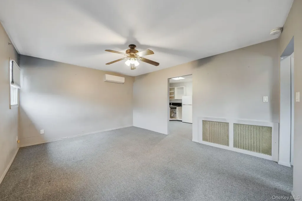 90 Haven Lane Levittown NY 11756
