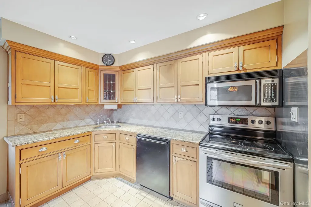 90 Haven Lane Levittown NY 11756