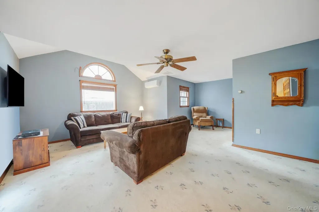 90 Haven Lane Levittown NY 11756