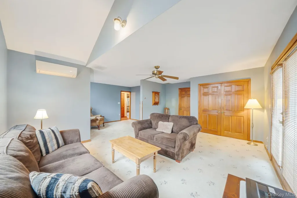 90 Haven Lane Levittown NY 11756