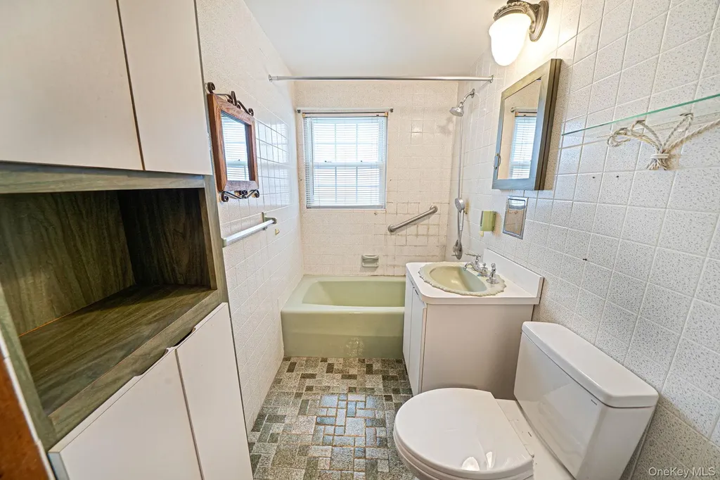 90 Haven Lane Levittown NY 11756
