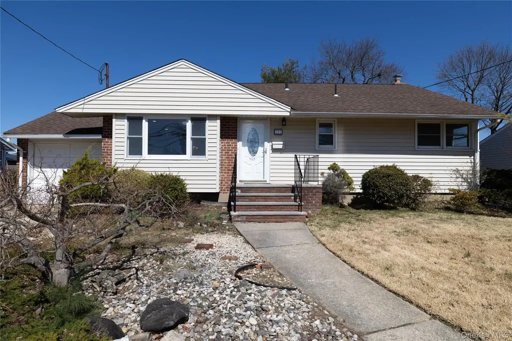 131 Ira Road Syosset NY 11791