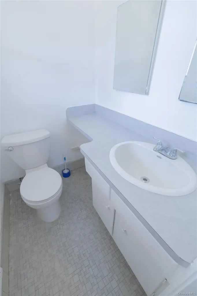 131 Ira Road Syosset NY 11791
