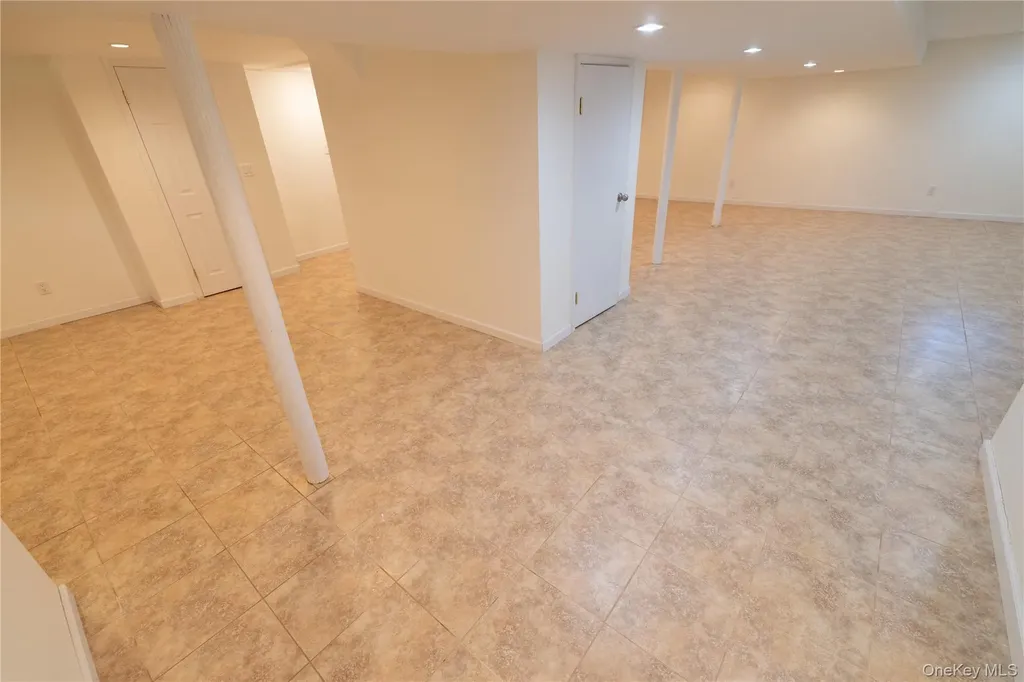 131 Ira Road Syosset NY 11791