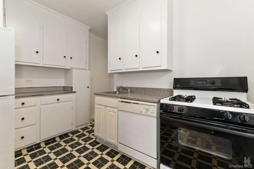 79-10 34th Avenue Jackson Heights NY 11372